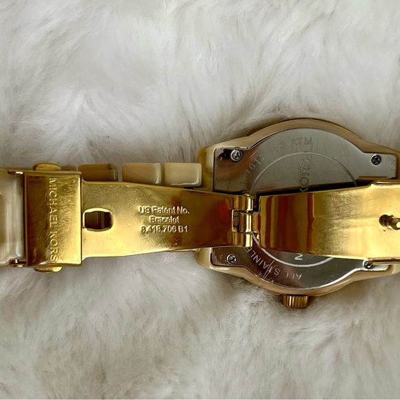 Michael Kors Jet Set Champagne Mother of Pearl Ladies Chronograph Watch MK5217 - Picture 8 of 9